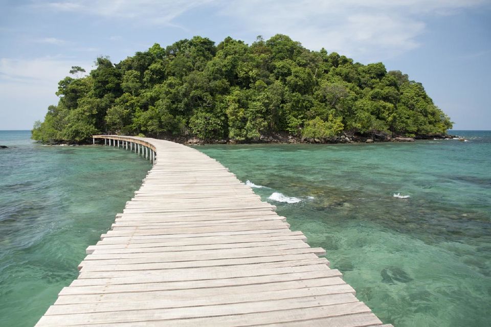 22_the_bridge_to_koh_bong_other_island_at_song_saa_mg_3013