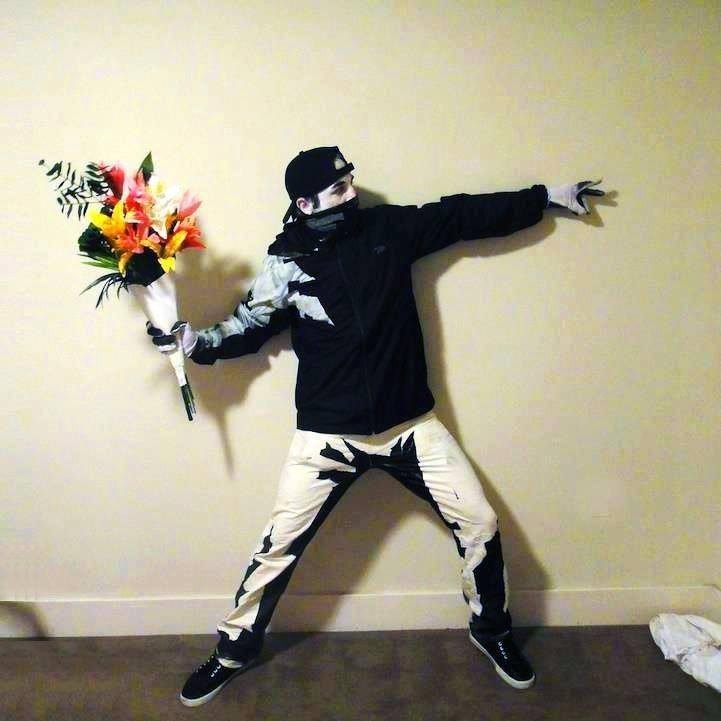 banksy-halloween-costume-cosplay-paint-1380503236Z