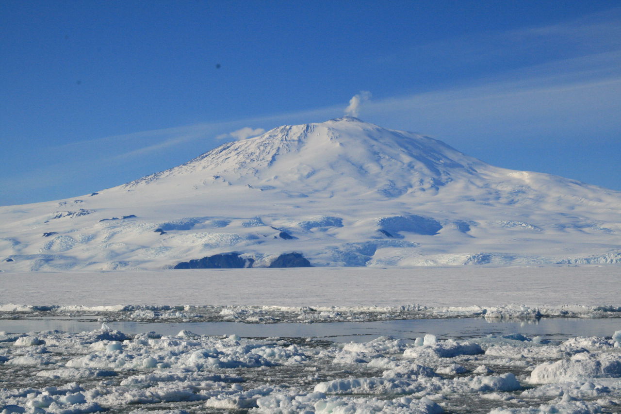 Antartica-volcano