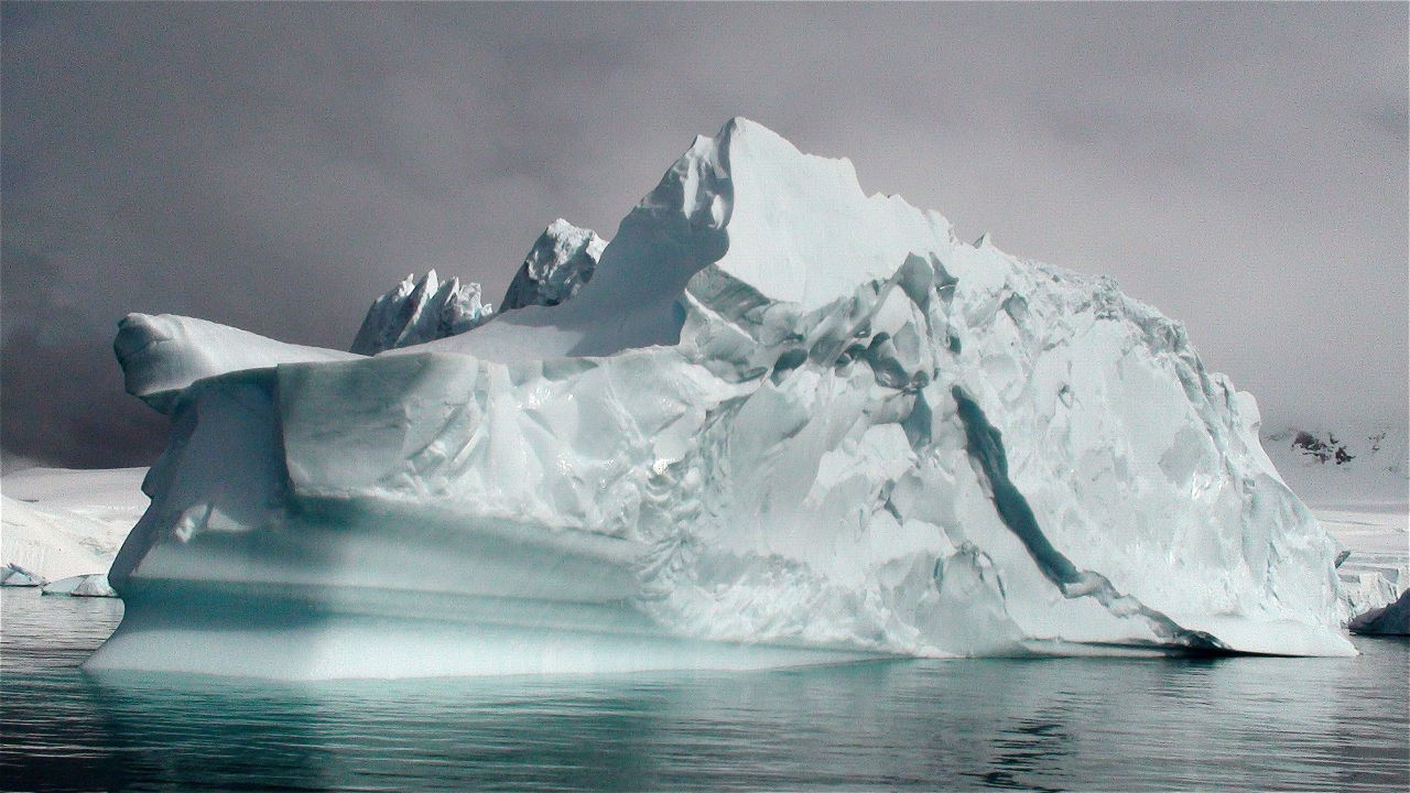 Iceberg-in-Antartica