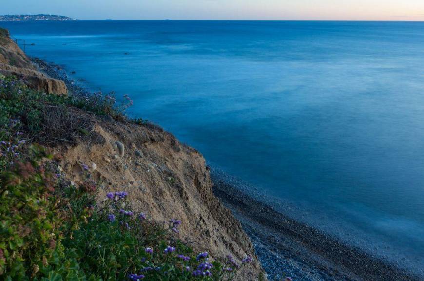 california-men-walk-off-a-cliff-photo-u1